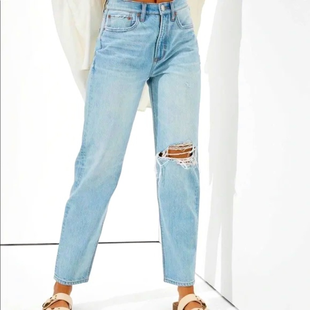American Eagle Ripped 90’s Boyfriend Jeans